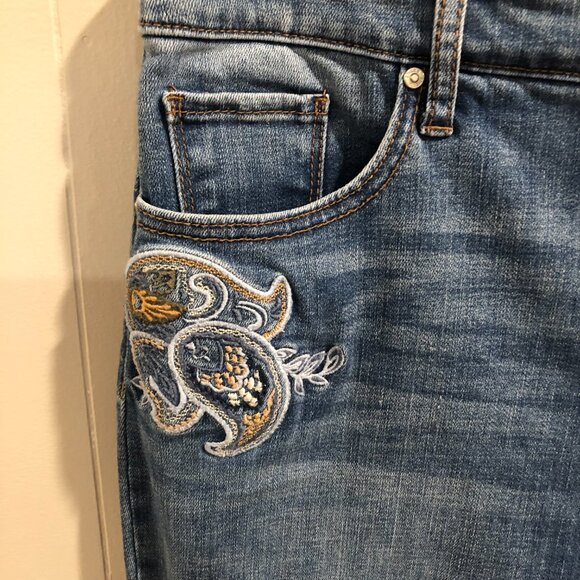 Chico's "So Slimming" Embroidered Jeans, Size 10R/Chico's 1.5 - Picture 7 of 11